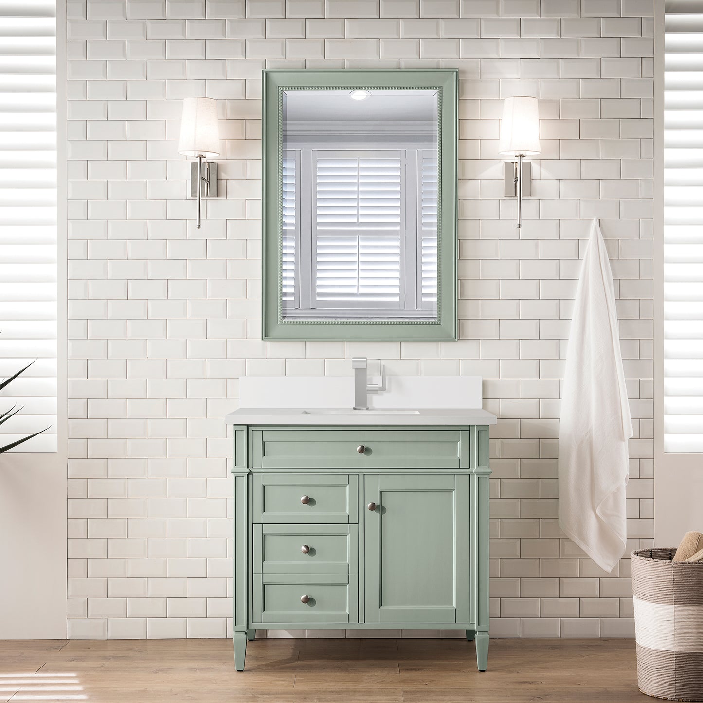 James Martin Brittany 36" Single Vanity with Single Hole 3 CM White Zeus Silestone Top & Backsplash