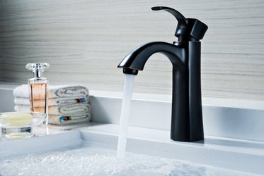 Rhythm Series Single Hole Single-Handle Mid-Arc Bathroom Faucet - Luxe Bathroom Vanities